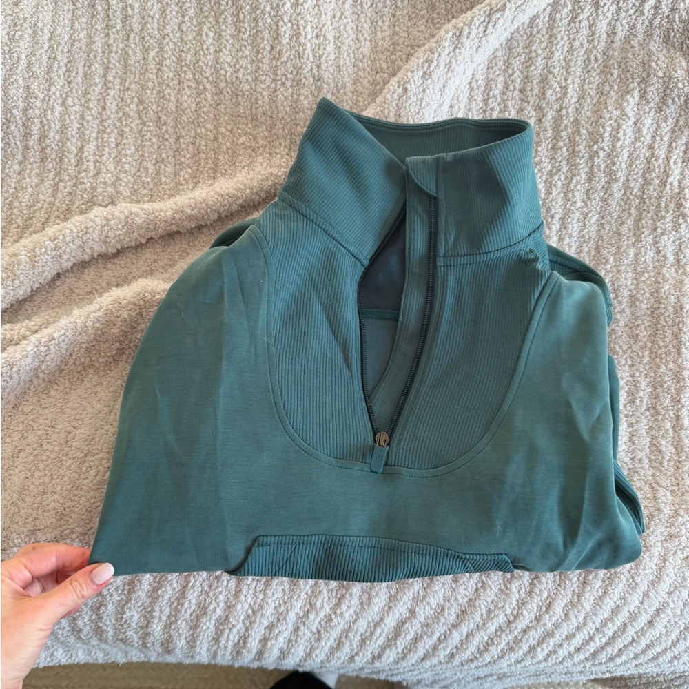 Lululemon softstreme quarter zip size 6 green